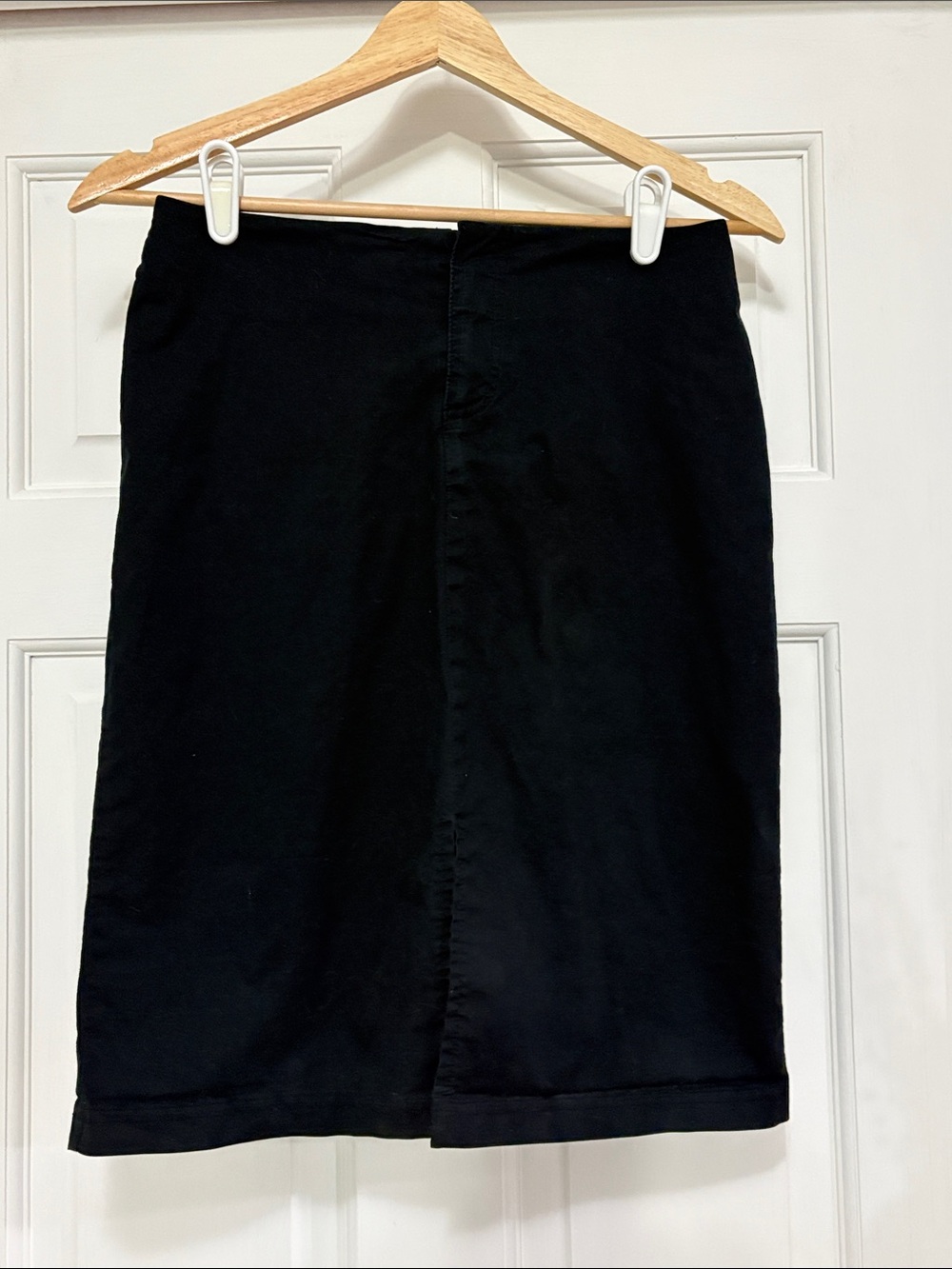 Black Tailored Pencil Skirt - Sleek Professional Style